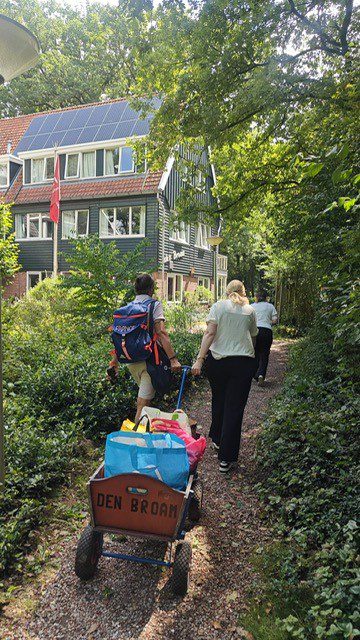 Team van M-Pact op bezoek